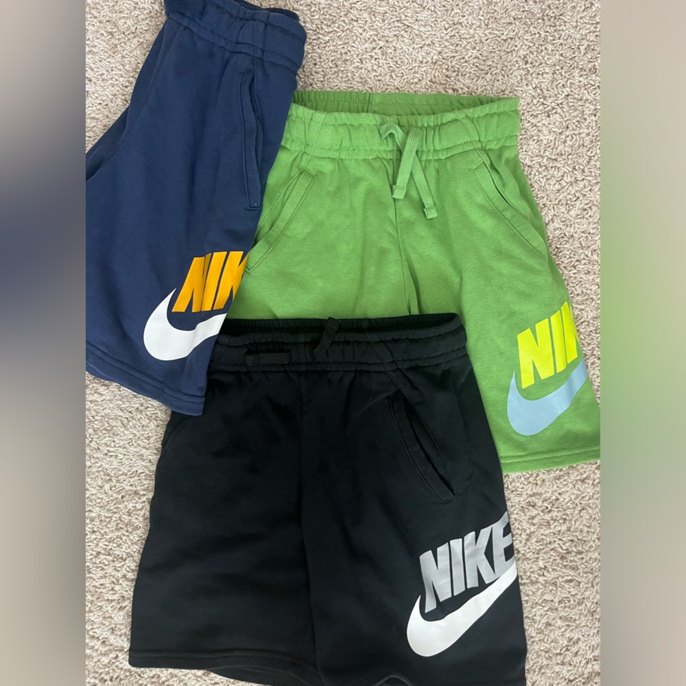 Boys Nike shorts 3 pair size M